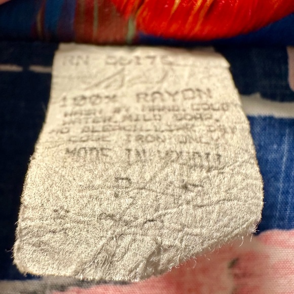 Paradise Found vintage authentic Hawaiian shirt, made in Hawaii - Picture 4 of 5